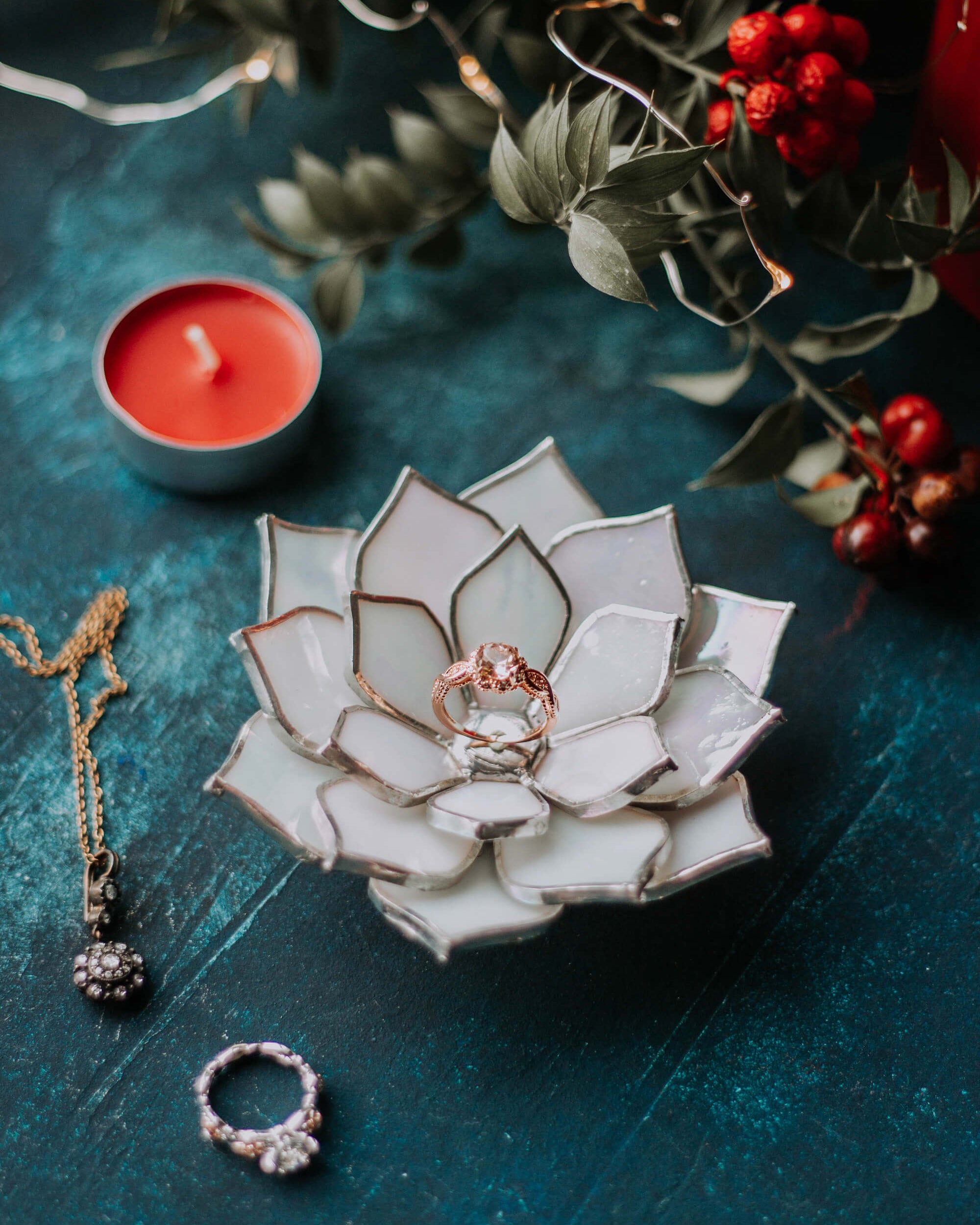 stained-glass-white-ivory-pearl-iridescent-succulent-shaped-engagement-wedding-ring-dish-holder-06